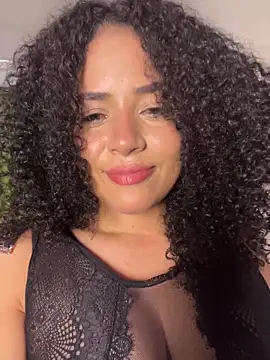 Snapshot of AfroSalvaje chatting on December 14, 1:00 am AfroSalvaje online show from December 14, 1:00 am