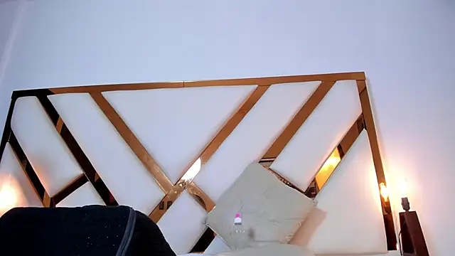 Niicolle Evanss online show from April 12, 9:36 am