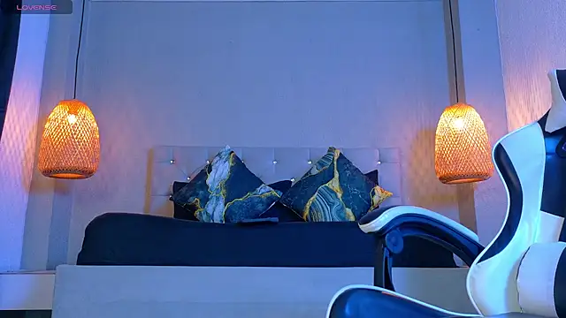 Thaiel Fosteer online show from April 15, 8:21 am