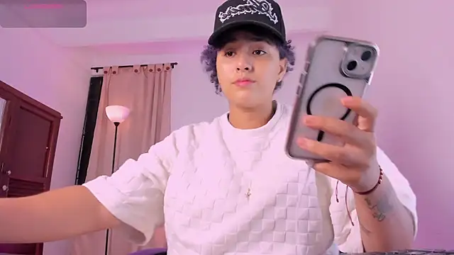 Snapshot of LiaaMoretzz chatting on January 17, 4:06 am LiaaMoretzz online show from January 17, 4:06 am