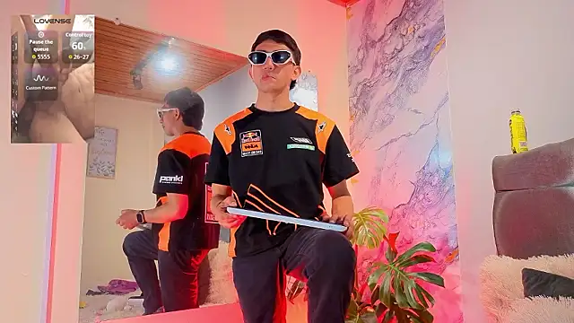 oliver mr  online show from March 24, 8:25 pm