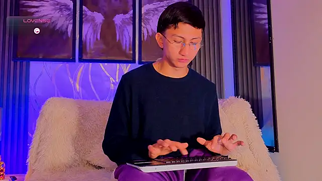 oliver mr  online show from March 27, 7:35 pm