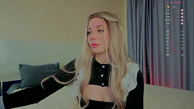 Snapshot of _sophielov chatting on March 3, 4:24 pm sophielov online show from March 3, 4:24 pm