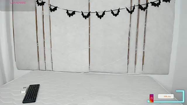 Lilith dry online show from October 15, 1:11 pm