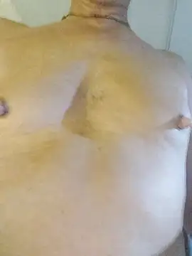 Snapshot of slaveman4you chatting on October 20, 2:01 am slaveman4you online show from October 20, 2:01 am