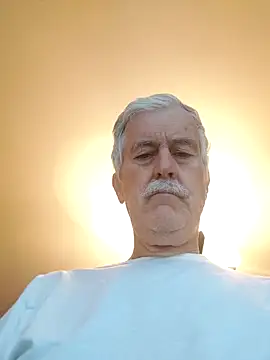 Snapshot of slaveman4you chatting on November 4, 4:17 pm slaveman4you online show from November 4, 4:17 pm