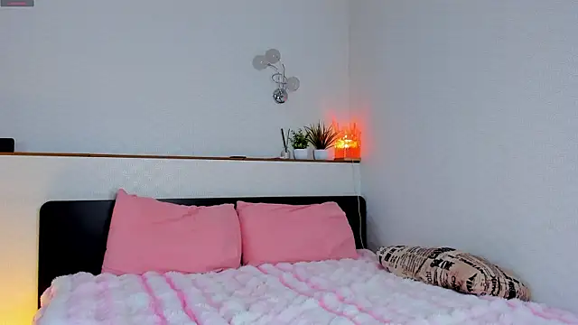 charlottacardi online show from October 2, 7:15 am