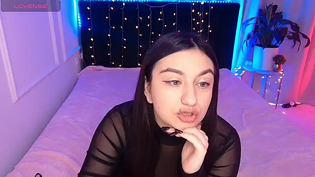 Snapshot of Lola_Sparks chatting on December 18, 9:15 am Lola Sparks online show from December 18, 9:15 am