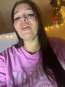 Snapshot of sarahreyess_11 chatting on December 22, 2:30 am sarahreyess 11 online show from December 22, 2:30 am