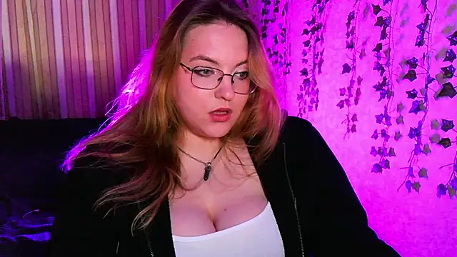 Snapshot of ZayaRush chatting on September 25, 10:19 am ZayaRush online show from September 25, 10:19 am