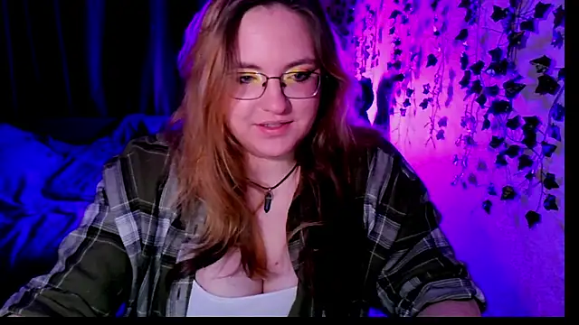 Snapshot of ZayaRush chatting on October 24, 10:00 am ZayaRush online show from October 24, 10:00 am