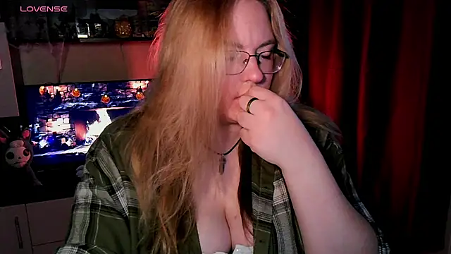 Snapshot of ZayaRush chatting on November 14, 10:14 am ZayaRush online show from November 14, 10:14 am