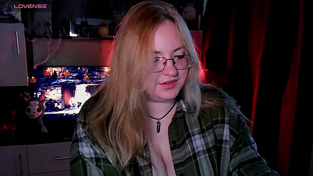 Snapshot of ZayaRush chatting on November 15, 7:49 am ZayaRush online show from November 15, 7:49 am