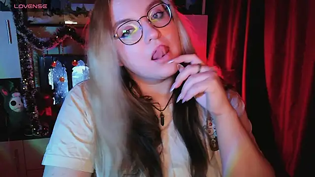 Snapshot of ZayaRush chatting on December 15, 1:59 pm ZayaRush online show from December 15, 1:59 pm