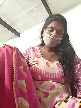 Snapshot of komi_33 chatting on November 12, 6:08 pm komi 33 online show from November 12, 6:08 pm