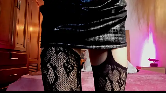 Snapshot of hellzel_moon chatting on October 29, 7:04 pm hellzel moon online show from October 29, 7:04 pm