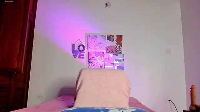 hellzel moon online show from April 16, 3:07 am