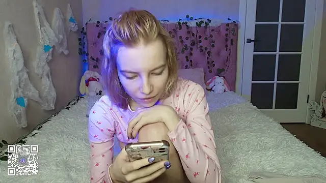 Pink Lila18 online show from February 16, 1:02 am