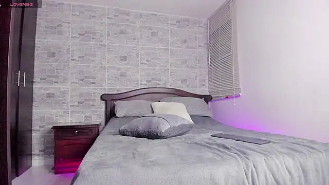 Snapshot of DavisFirb chatting on October 29, 2:25 am DavisFirb online show from October 29, 2:25 am