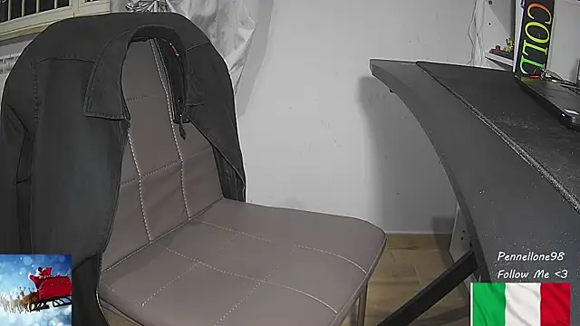 Snapshot of Pennellone98 chatting on December 1, 4:45 pm Pennellone98 online show from December 1, 4:45 pm