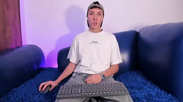 LittleDanny  online show from April 25, 2:47 pm