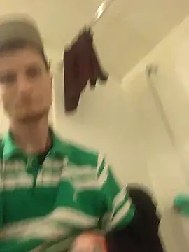 jizzyglizzy92 online show from March 26, 9:20 pm