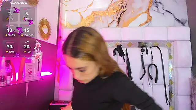 Natasha-Adams online show from February 19, 9:00 pm