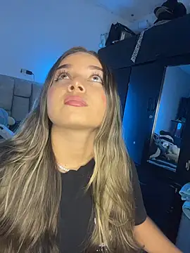 AnnyLopezzz  online show from March 7, 5:04 am