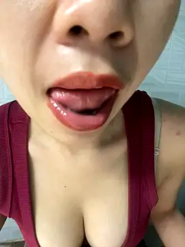 Yumii 09 online show from October 4, 9:13 pm