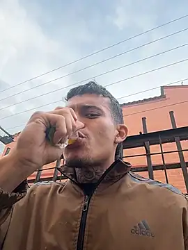 Snapshot of Mrjustin_sebas chatting on February 14, 9:22 pm Mrjustin sebas online show from February 14, 9:22 pm