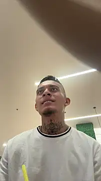 Snapshot of Mrjustin_sebas chatting on February 21, 8:32 pm Mrjustin sebas online show from February 21, 8:32 pm