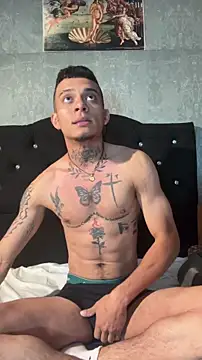 Snapshot of Mrjustin_sebas chatting on February 27, 12:43 am Mrjustin sebas online show from February 27, 12:43 am