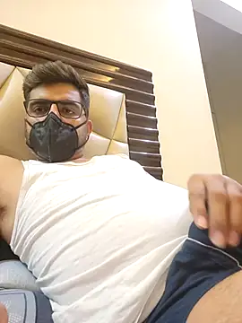 Snapshot of LoveGuruRA chatting on September 28, 6:57 pm LoveGuruRA online show from September 28, 6:57 pm