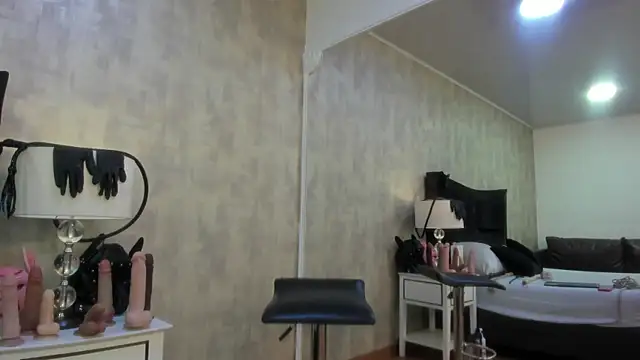 BarbaraLeython1 online show from November 25, 2:39 pm