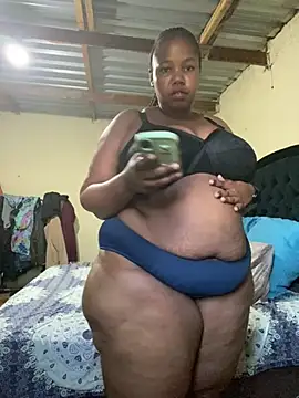 Curvycandy95 online show from April 18, 3:27 pm