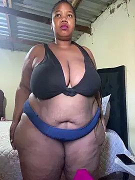 Snapshot of Curvycandy95 chatting on June 10, 7:07 am Curvycandy95 online show from June 10, 7:07 am