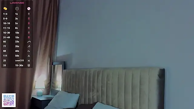 Snapshot of AngelenaCrittendon chatting on November 21, 6:17 pm AngelenaCrittendon online show from November 21, 6:17 pm