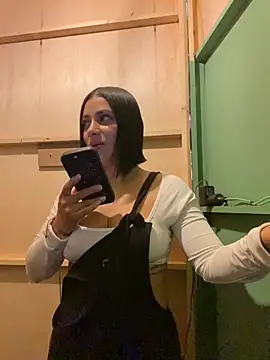 AlannaEvons online show from December 2, 6:36 pm