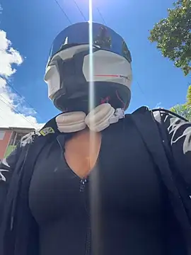 AlannaEvons online show from April 1, 6:16 pm