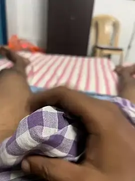 Snapshot of usermood2000 chatting on October 11, 10:58 am usermood2000 online show from October 11, 10:58 am