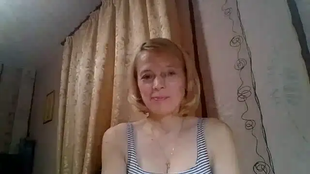 LiluXRose online show from October 16, 8:32 pm