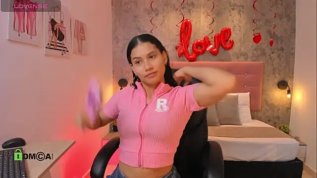 Snapshot of sweetrose_01 chatting on February 15, 12:03 pm sweetrose 01 online show from February 15, 12:03 pm