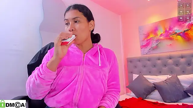 Snapshot of sweetrose_01 chatting on February 19, 12:01 pm sweetrose 01 online show from February 19, 12:01 pm