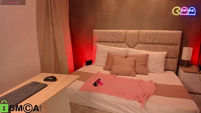 Snapshot of sweetrose_01 chatting on February 25, 12:48 pm sweetrose 01 online show from February 25, 12:48 pm