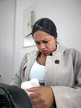 -Mia1 online show from December 15, 12:31 pm