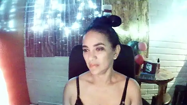 MiiaVelasquez online show from December 23, 4:21 am