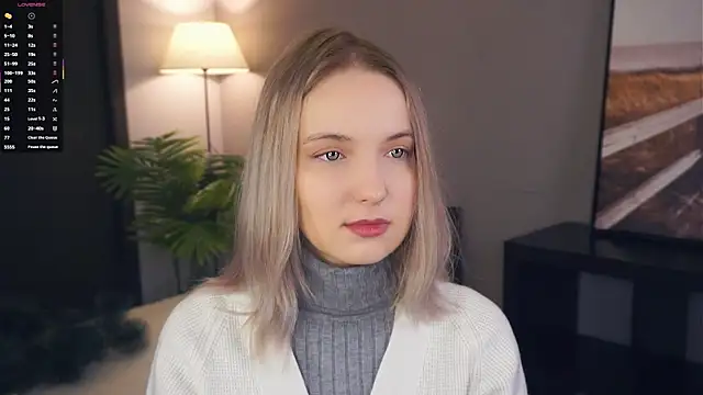 HongTomczak online show from December 21, 7:37 am