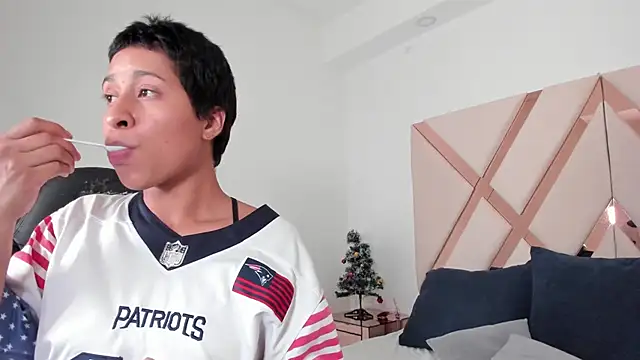 cloemorwen online show from December 17, 9:54 pm