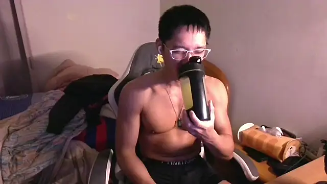 Snapshot of iron0401 chatting on March 11, 4:24 pm iron0401 online show from March 11, 4:24 pm