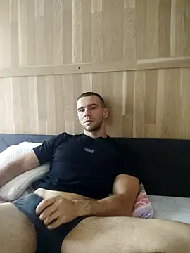 Snapshot of BrokenToPieces chatting on September 15, 11:54 am BrokenToPieces online show from September 15, 11:54 am